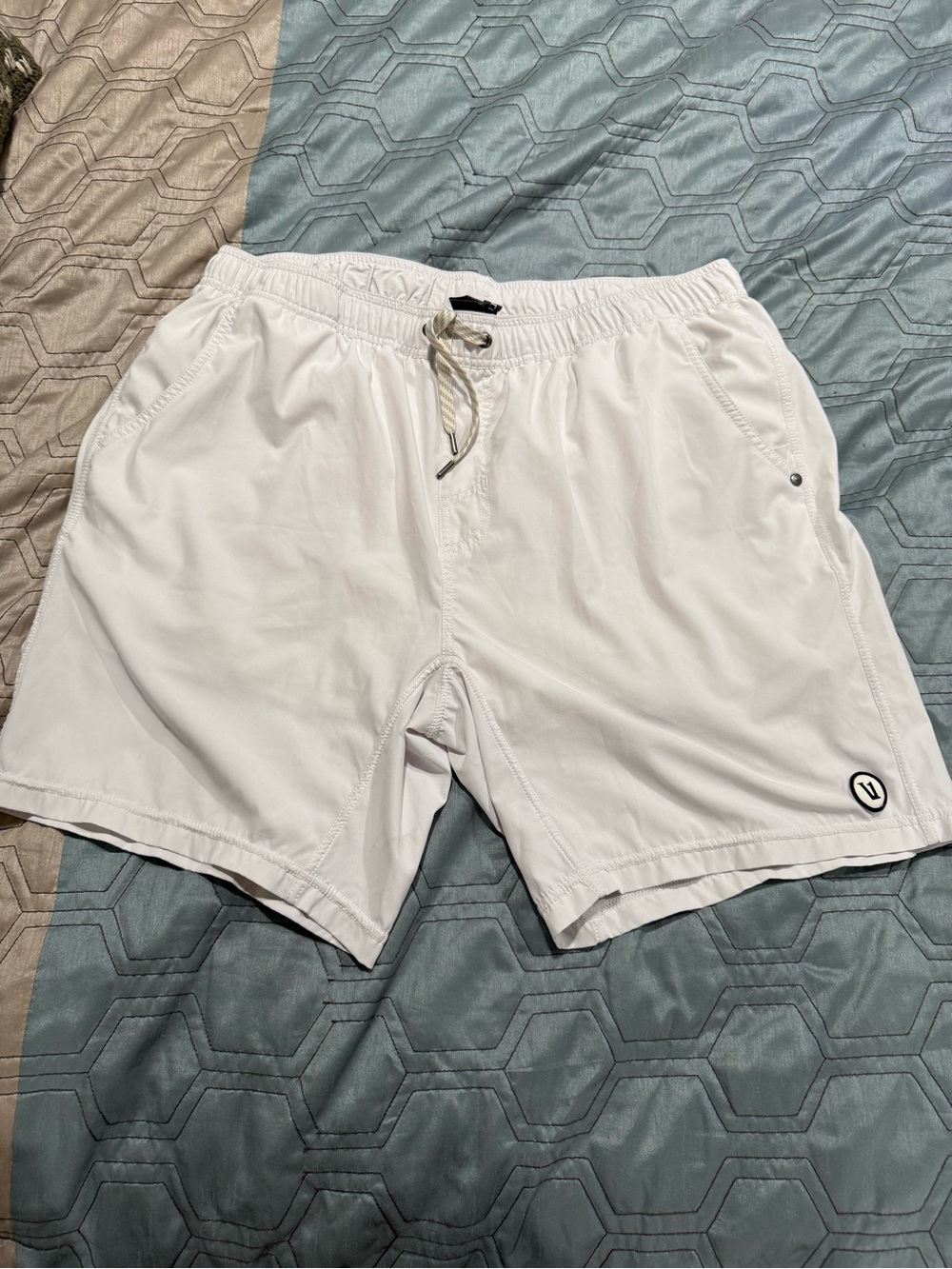 Vuori Kore Shorts Mens XXL White Excellent Lined Athletic Training Short V302